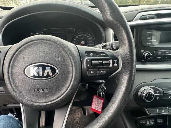 Kia Sorento LX – Image 10