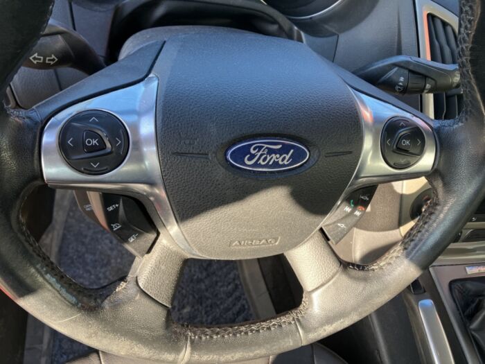 Ford Focus SEL – Image 12