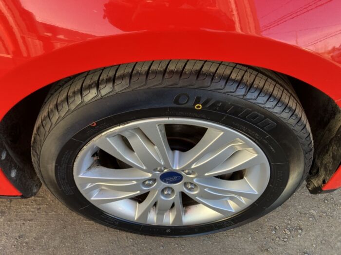 Ford Focus SEL – Image 18