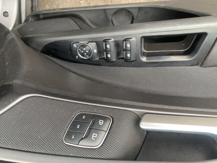 Ford Fusion SE – Image 12