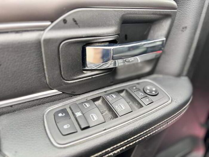 RAM 1500 Classic Warlock cabine d'équipe 4x4 caisse de 5 pi 7 po – Image 9