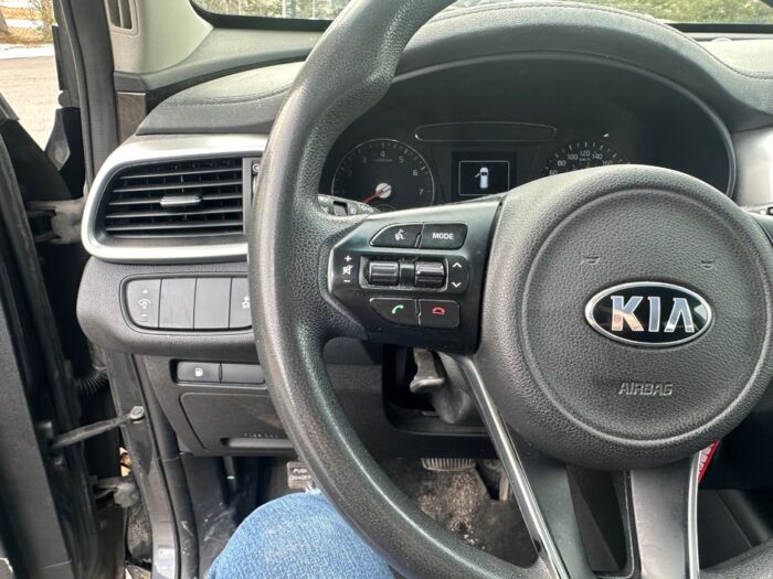 Kia Sorento LX – Image 9
