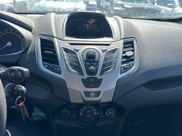 Ford Fiesta SE – Image 13