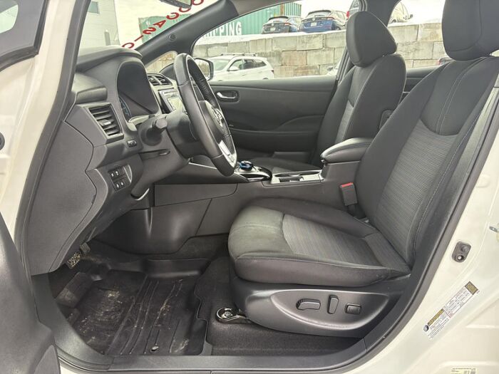 Nissan LEAF SV à hayon/CRIUSE ADAPTATIF/VOLANT CHAUFFANT/BAS M – Image 18