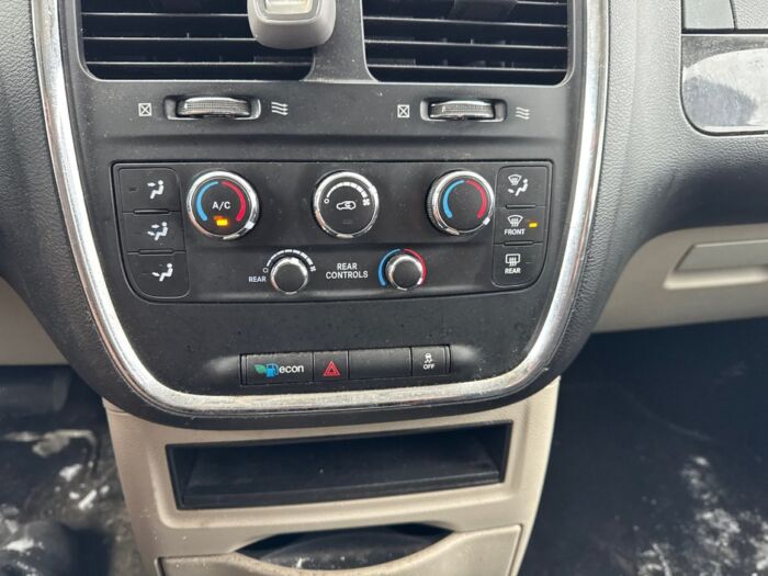 Dodge Grand Caravan SXT – Image 25