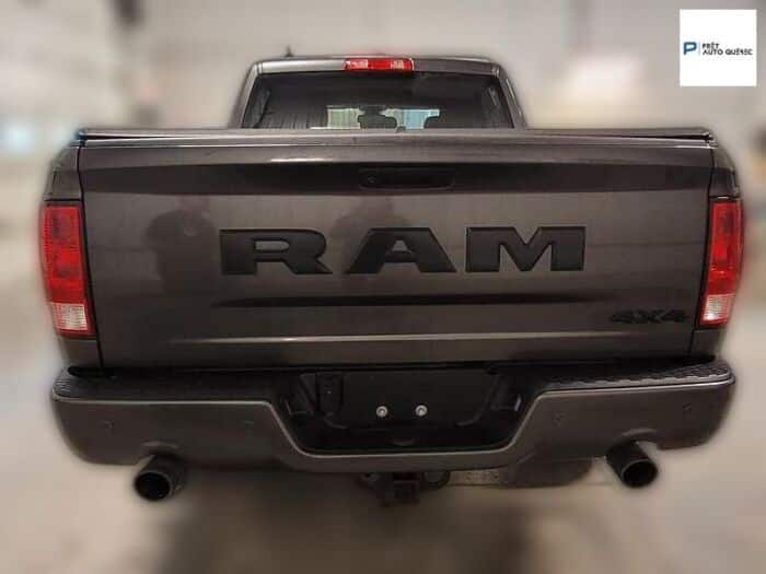 RAM 1500 Classic Express cabine d'équipe 4x4 caisse de 5 pi 7 po – Image 5