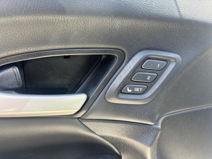 Honda Accord Crosstour EX-L - Image 11