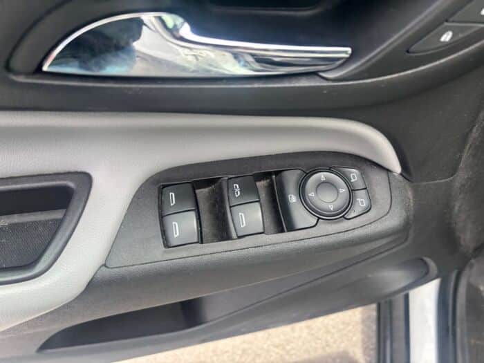Chevrolet Equinox LS – Image 15