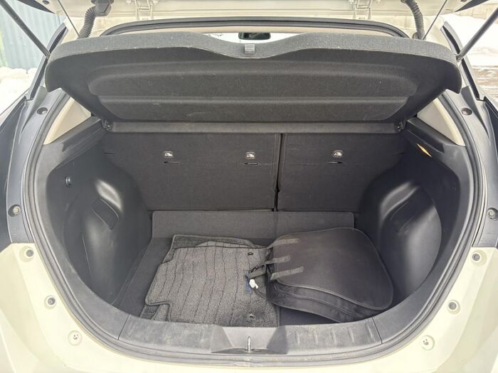 Nissan LEAF SV à hayon/CRIUSE ADAPTATIF/VOLANT CHAUFFANT/BAS M – Image 10