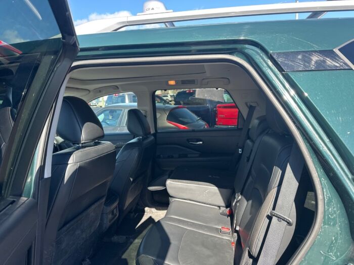 Nissan Pathfinder SL - Image 9
