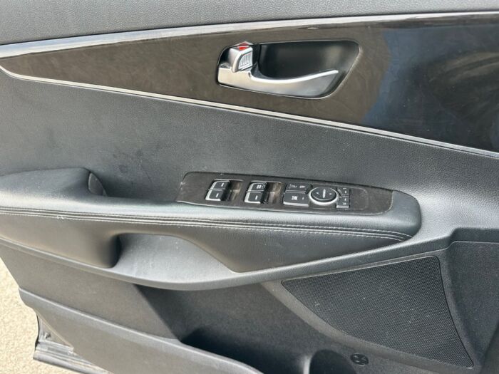Kia Sorento LX – Image 7