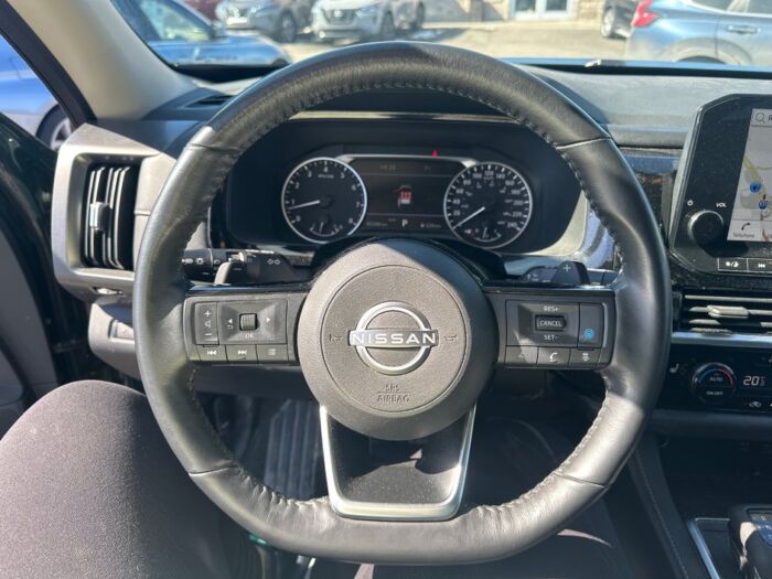 Nissan Pathfinder SL - Image 17