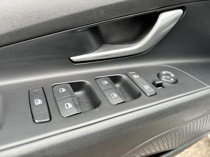 Hyundai Elantra Preferred IVT avec ensemble Soleil et technologie – Image 12