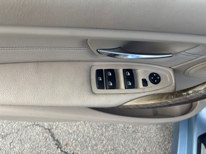 BMW 3 Series 328i – Image 10