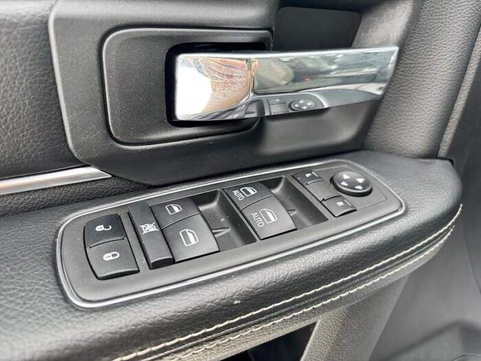 RAM 1500 Classic Warlock cabine d'équipe 4x4 caisse de 5 pi 7 po - Image 12