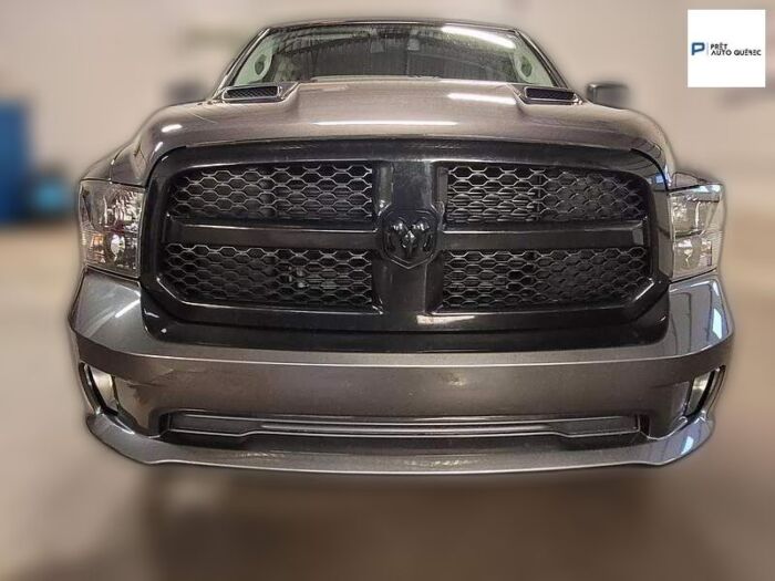 RAM 1500 Classic Express cabine d'équipe 4x4 caisse de 5 pi 7 po – Image 9