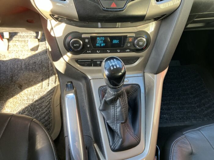 Ford Focus SEL – Image 13