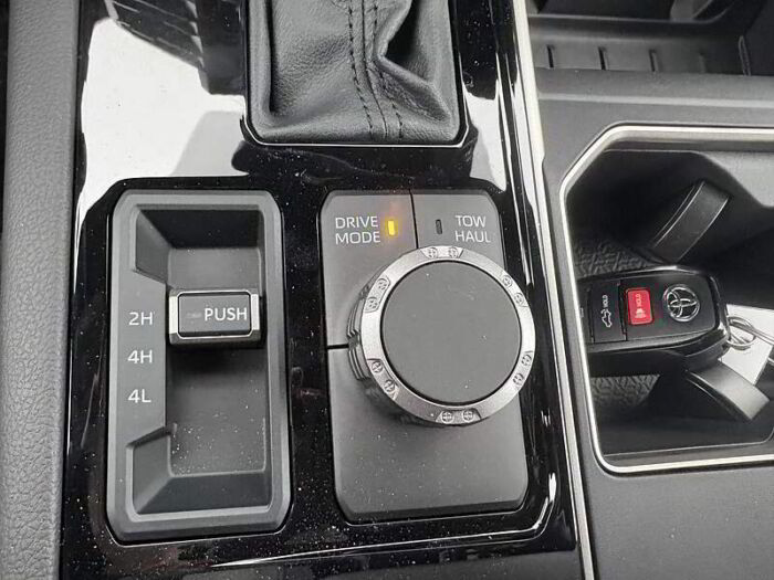Toyota Tundra Hybrid 4x4 Crewmax Limited Long Bed – Image 16