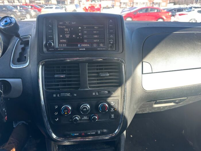 Dodge Grand Caravan SXT – Image 14