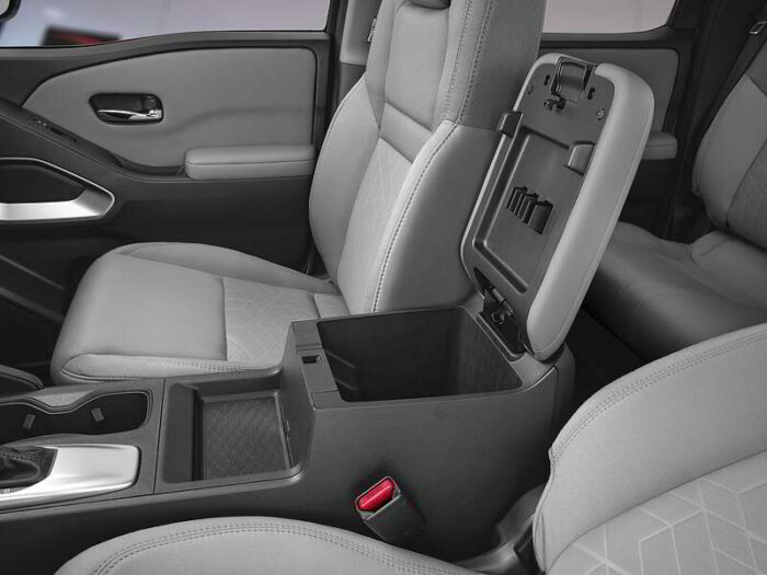 Nissan Frontier Crew Cab Sv – Image 11