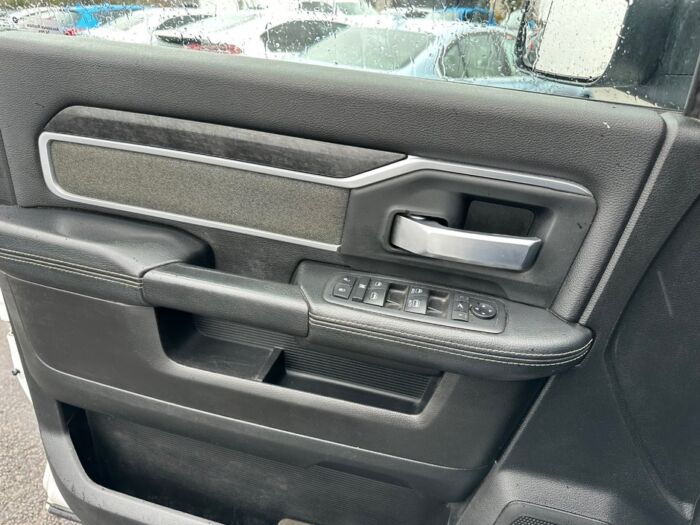 Ram 2500 BIG HORN – Image 17
