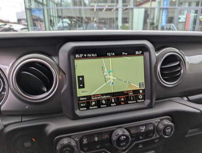 Jeep Wrangler 4 portes Sahara 4 portes 4x4 BLUETOOTH CAMÉRA GPS BAS KILO - Image 12