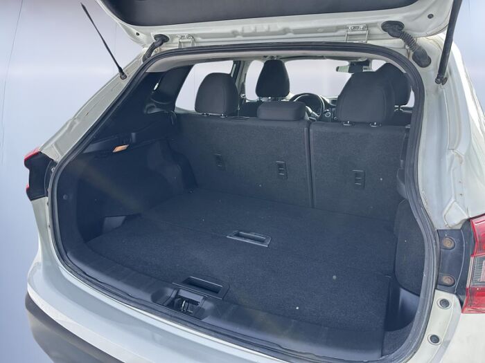 Nissan Qashqai SV TI CVT - Image 7