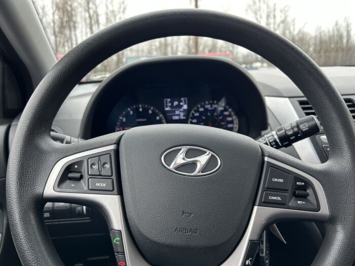 Hyundai Accent SE – Image 8