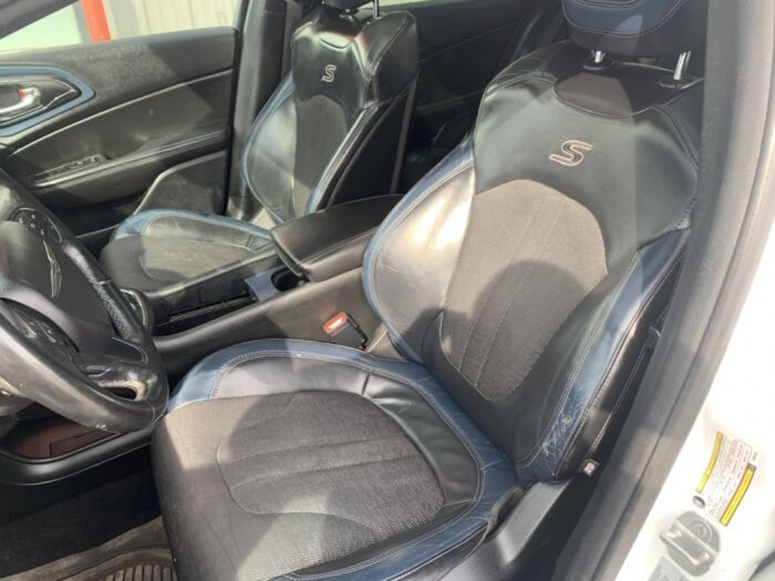 Chrysler 200 S – Image 11