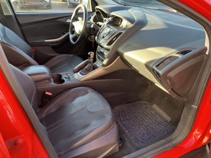 Ford Focus SEL – Image 10