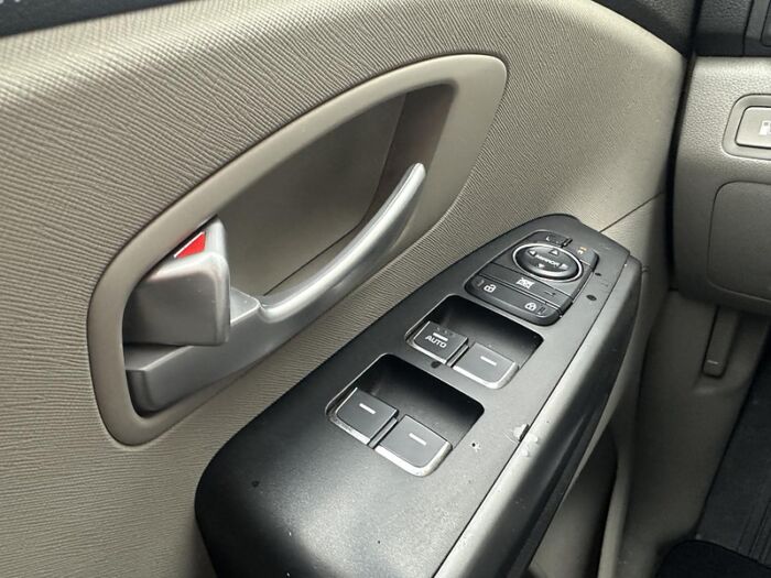 Kia Sedona L TA – Image 18