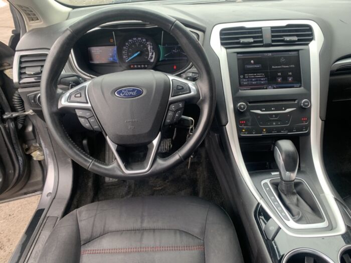 Ford Fusion SE – Image 11