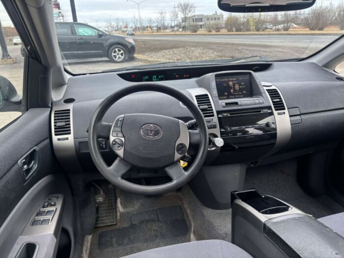 Toyota Prius - - Image 13
