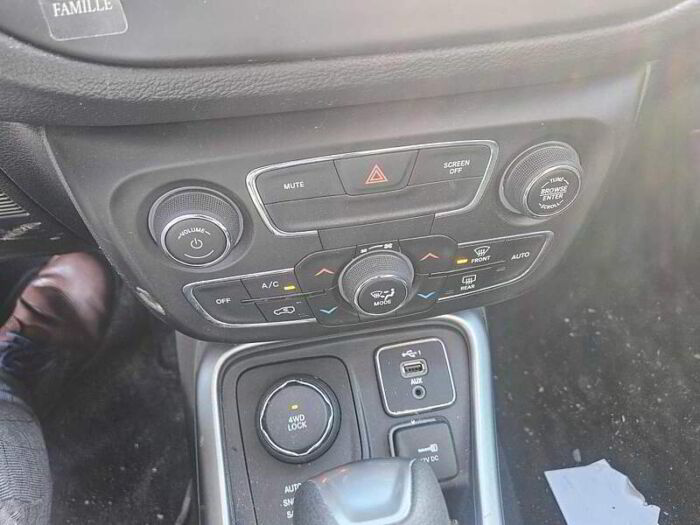 Jeep Compass SPORT, AWD, INSPECTE, JAMAIS ACCIDENTE, A/C, - Image 9