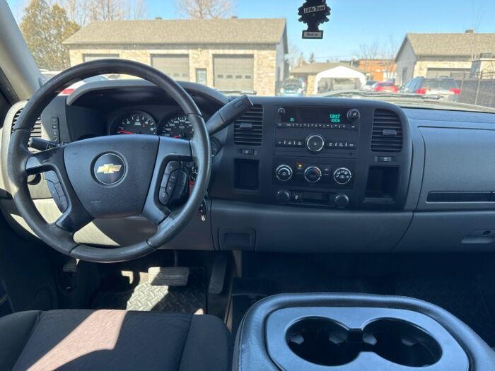 Chevrolet Silverado 1500 LS Cheyenne Edition – Image 17