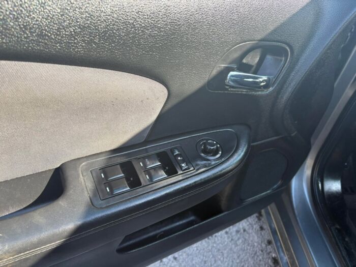 Chrysler 200 Touring - Image 15
