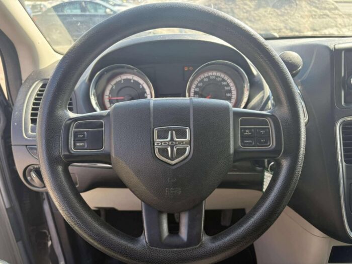 Dodge Grand Caravan SE – Image 14