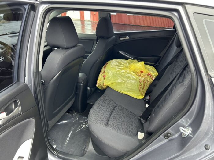 Hyundai Accent SE – Image 4