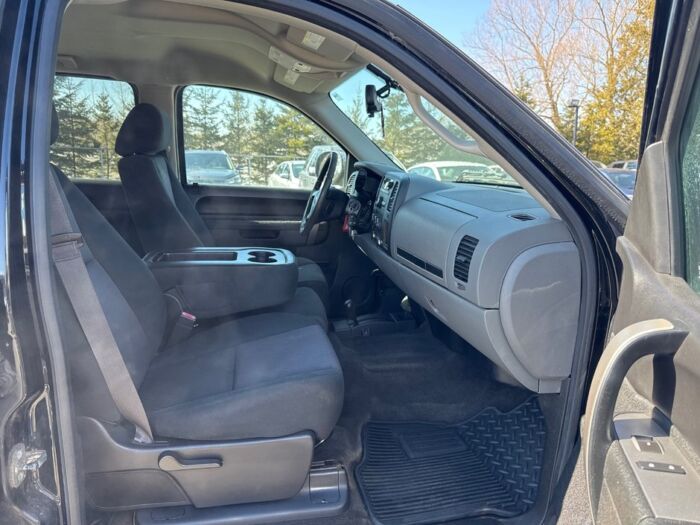 Chevrolet Silverado 1500 LS Cheyenne Edition – Image 32
