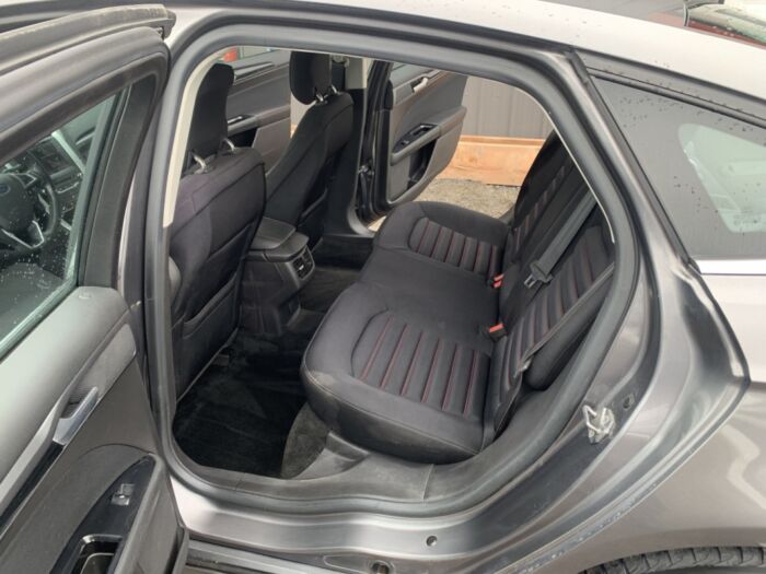 Ford Fusion SE – Image 8