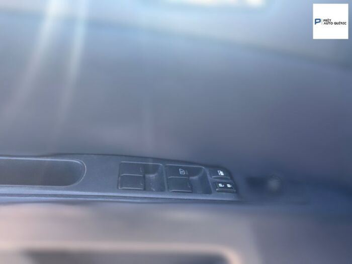 Nissan Sentra SE-R - Image 8