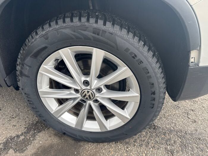 Volkswagen Tiguan Highline 2.0 TSI 4 Motion – Image 8