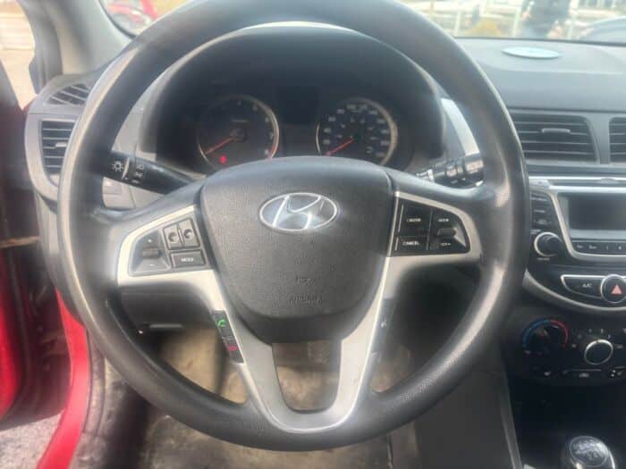 Hyundai Accent GL – Image 11