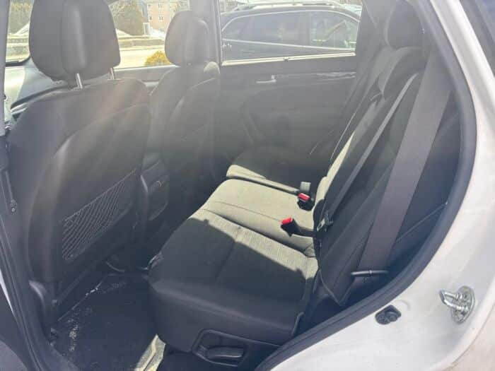 Kia Sorento LX V6 AWD – Image 8