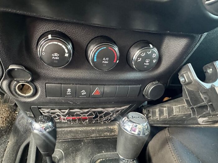 Jeep Wrangler SPORT – Image 13
