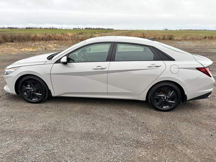Hyundai Elantra Preferred IVT avec ensemble Soleil et technologie – Image 9