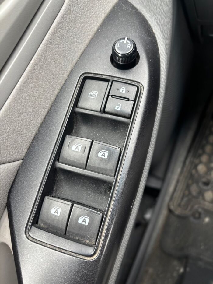 Toyota Sienna BASE - Image 8