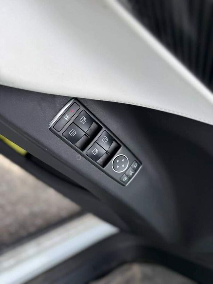 Tesla Model X N/A – Image 12