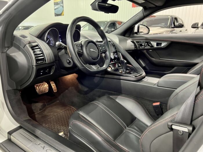 Jaguar F-TYPE V8 R – Image 9