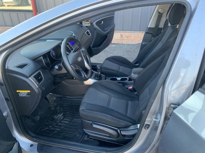 Hyundai Elantra GT GL – Image 6